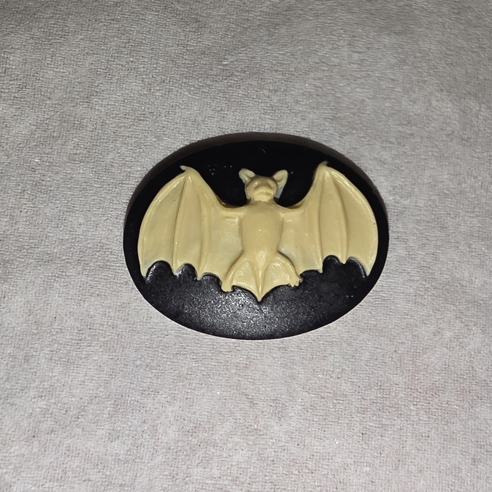 Bat Cameo Mold, Jewelry Making, Resin / Polymer Clay 25x18 mm